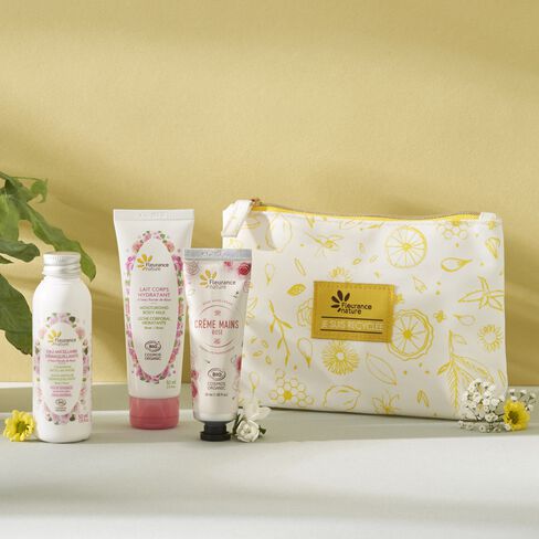 Trousse recyclee et produits a la rose